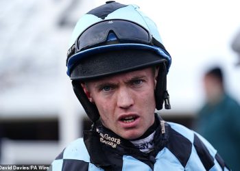 Jockey Michael O’Sullivan mrtav u 24: pobjednik Cheltenhama umire deset dana nakon tragičnog gomile konja tijekom utrke