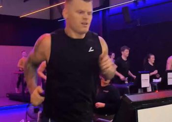 John Arne Riise dovršava nevjerojatnu 24-satnu trkačku stazu od 106 kilometara nakon izvanredne transformacije tijela Liverpoola Legenda