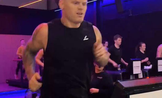 John Arne Riise dovršava nevjerojatnu 24-satnu trkačku stazu od 106 kilometara nakon izvanredne transformacije tijela Liverpoola Legenda
