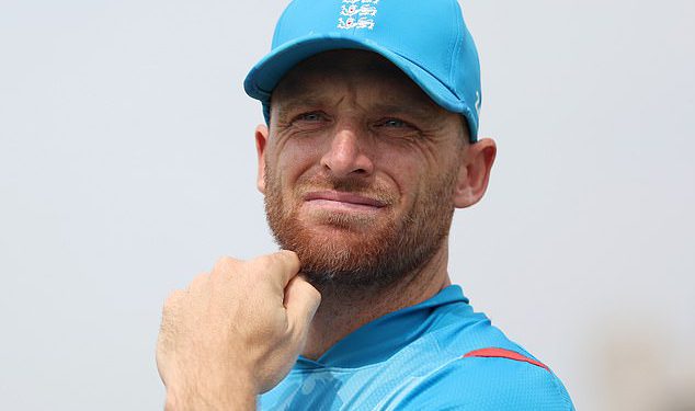 Jos Buttler mora podnijeti ostavku kao kapetan bijele lopte nakon eliminacije trofeja u Engleskoj – vrijeme je za čist početak i on to zna, piše Lawrence Booth
