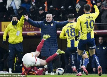 Jose Mourinho optužen za davanje “rasističkih komentara” nakon lošeg istanbulskog Derbyja dok je Galatasaray zavjetuje da će pokrenuti krivični postupak protiv šefa Fenerbahcea
