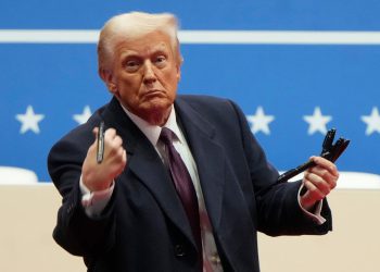 Kako Trumpov rok za uklanjanje dei bliži, malo je škola otvoreno žuri kako bi napravio promjene