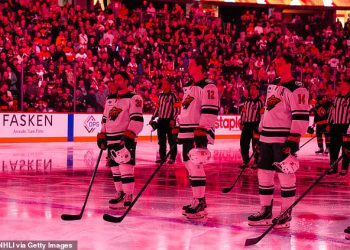 Kanadski navijači hokeja Boo američka himna na NHL igri nakon što je Donald Trump udario tarife na njih