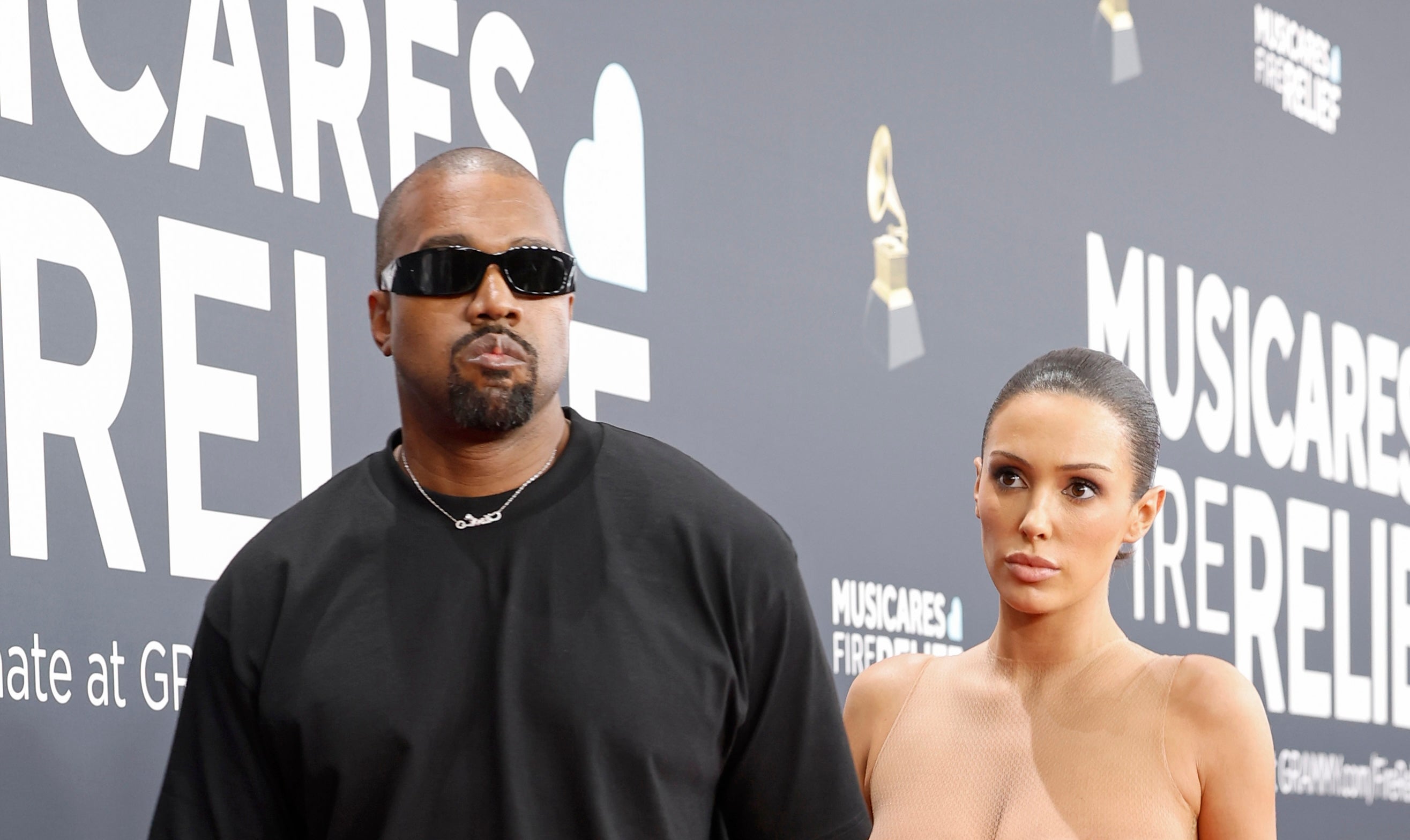 Kanye West prisustvovao je Grammyju sa svojom suprugom Biancom Censori, koja je izazvala senzaciju pojavljujući se golom osim čiste haljine