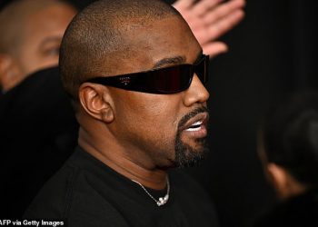 Kanye West divljački pomakne na jedan od novih Nikeovih dizajna, baš kao što najavljuju novu suradnju s markama njegove bivše supruge Kim Kardashian Skims
