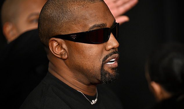 Kanye West divljački pomakne na jedan od novih Nikeovih dizajna, baš kao što najavljuju novu suradnju s markama njegove bivše supruge Kim Kardashian Skims