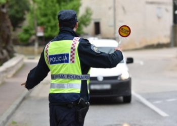 Kazna od skoro dvije tisuće eura: Policija u Pločama zaustavila 28-godišnjaka, našli mu hašiš i speed