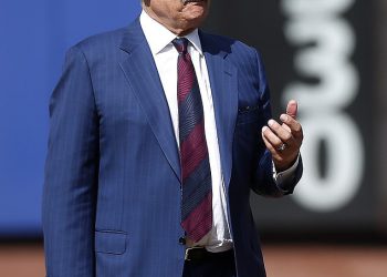 Keith Hernandez ‘ometana’ u kabini Mets nakon što su kamere odsječene od bejzbola kako bi pokazali bikini-obloženi pickleball igrač