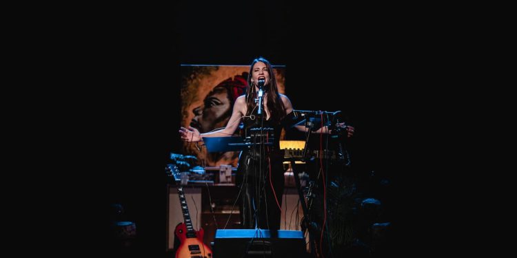 Koncert pod maskama uz Saru Renar