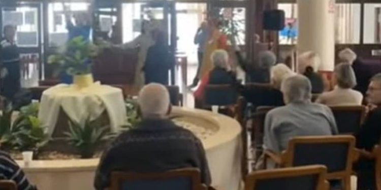 LJUBAV PREMA HAJDUKU NE POZNAJE GODINE Pogledajte kako je u domu za starije i nemoćne Zenta proslavljen rođendan voljenog kluba