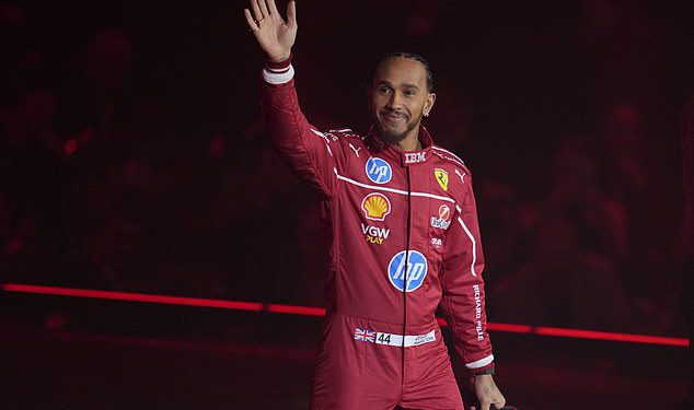Lewis Hamilton se boji da se neće moći uklopiti u njegov Ferrari nakon što je priznao da jede tri pizze tjedno nakon prelaska u talijansku momčad