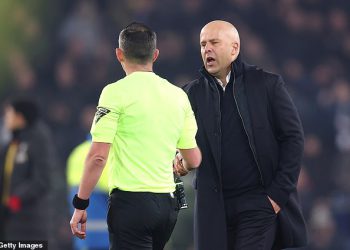 Liverpoolov šef Arne utor otkriva odluku o zabrani dodira – sa svojim no 2 predao istu kaznu – nakon što je sudac pljunuo u Last Goodison Park Merseyside Derby