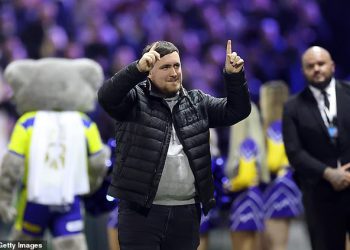 Luke Littler upućuje na Manchester United Premier ligu nakon što mu je Warrington Wolves dobio veliku čast