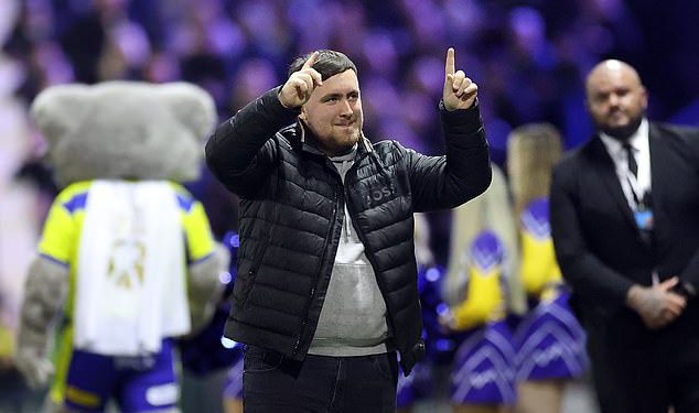 Luke Littler upućuje na Manchester United Premier ligu nakon što mu je Warrington Wolves dobio veliku čast