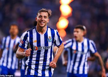 Man City potvrđuje 50,2 milijuna funti potpisivanje Porto veznjaka Nico Gonzaleza jer prvaci koji se bore uzimaju u siječnju na 180 milijuna funti