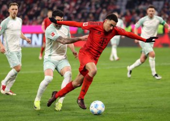 Musiala, besmisleno dribling. Skočite svu obranu i onda …