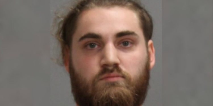 Muž zove 911 trenutaka nakon što je 15 puta upucao svoju ženu preko njezine navodne afere, kažu policajci