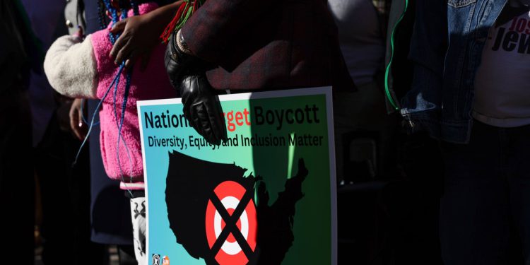 NAACP navodi tvrtke koje izbacuju DEI u svoj taktički vodič za potrošnju za crne Amerikance