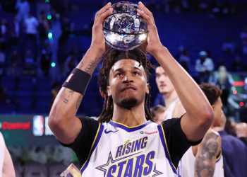 NBA All Star, Rising Stars: Mullinov tim pobjeđuje. Dvorac MVP
