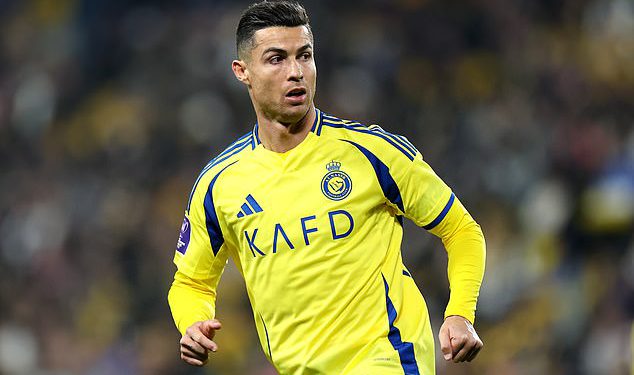 Na aerodromu Manchester prikazan je 61 milijuna funti Cristiana Ronalda 61 milijuna funti – ostavljajući nade Uniteda da pitaju je li Superstar postavljen da se pridruži borbenom klubu za šok treći boravak