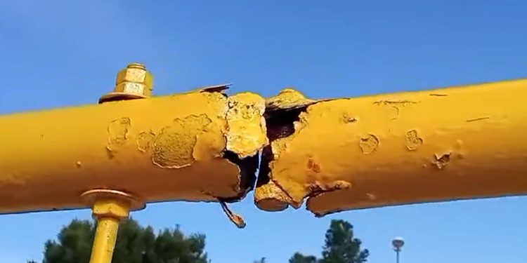 Na omiljenom šibenskom kupalištu jedno je oronulo i opasno igralište: "Ovako se ne rješava problem"