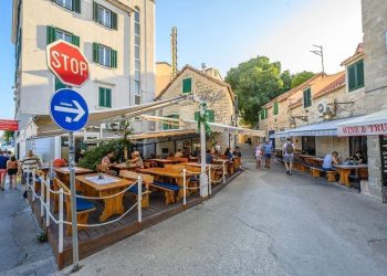 Na pročelju zgrade na Matejuški postavljena spomen ploča akademiku Slobodanu Novaku. Evo kada je svečanost otkrivanja