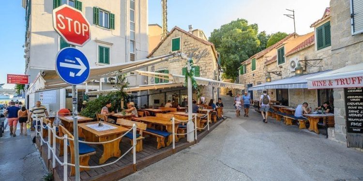 Na pročelju zgrade na Matejuški postavljena spomen ploča akademiku Slobodanu Novaku. Evo kada je svečanost otkrivanja