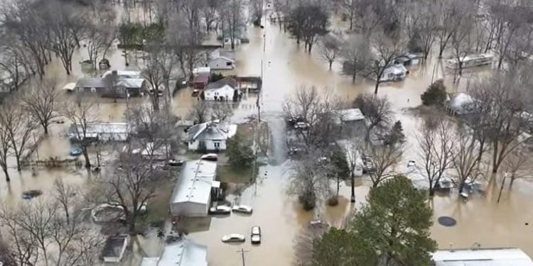 Najmanje 11 mrtvih u Kentuckyju nakon jakih poplava pomesti jug