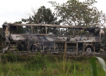 Najmanje 41 mrtva dok se kamion srušio u prepuni autobus u Meksiku