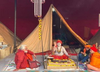 Najveće svjetski vjerski okupljanje u Indiji u tijeku, jer stotine milijuna posjećuju 45-dnevni festival