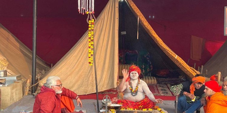 Najveće svjetski vjerski okupljanje u Indiji u tijeku, jer stotine milijuna posjećuju 45-dnevni festival