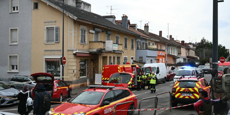 Napad noža koji je ubio jedan, a ozlijeđen nekoliko u Francuskoj bio je “islamistički terorizam”, kaže Macron
