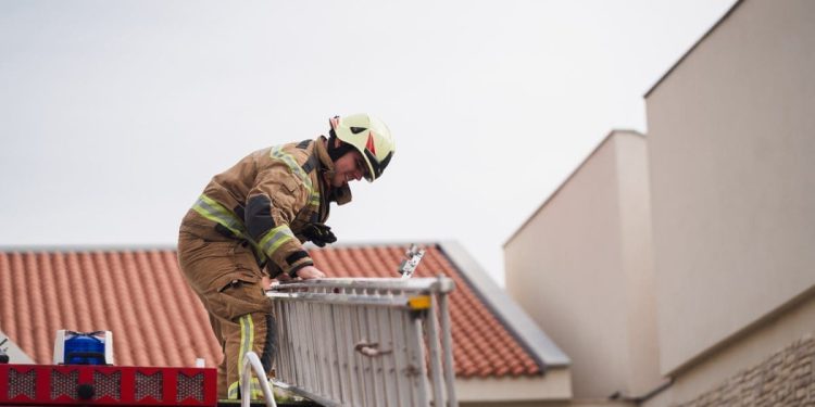 Napadnut vatrogasac prilikom gašenja požara