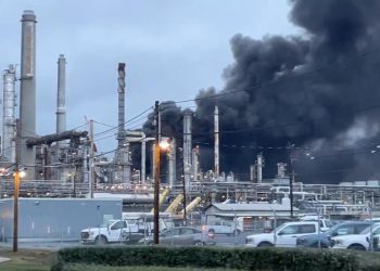 Nas Refinery Blaze traži upozorenje za utočište (videozapisi)-RT World News