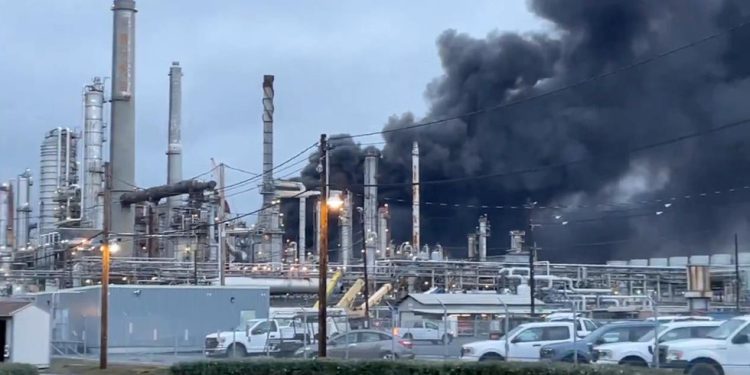 Nas Refinery Blaze traži upozorenje za utočište (videozapisi)-RT World News