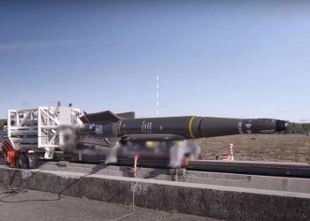 Neobičan prizor: Zračnu bombu tešku tonu ‘lansirali’ s tračnica