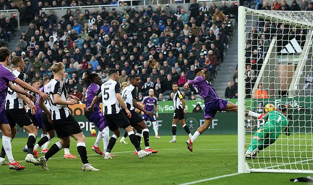 Newcastle 1-2 Fulham: Cottagers zahtijevaju povratnu pobjedu u parku St. Jamesa sa štrajkovima Raula Jimeneza i Rodriga Muniza – jer Magpies gube tlo u utrci Lige prvaka