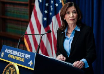 Njujorški guverner pod pritiskom da otpusti Erica Adamsa nakon ‘quid pro quo’ s Trumpom zbog kaznene prijave