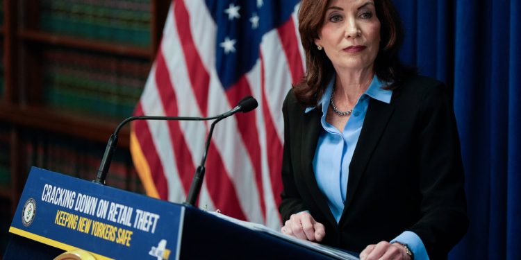 Njujorški guverner pod pritiskom da otpusti Erica Adamsa nakon ‘quid pro quo’ s Trumpom zbog kaznene prijave