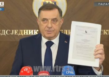 OBMANJIVANJE MASA Dodik tvrdio da ga progone muslimani, no otac tužiteljice je bio istaknuti SNSD-ovac