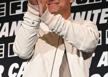 Obožavatelji ‘Fury kao Jude Law naplaćuju 150 funti za’ ne-dodir ‘selfije tijekom’ nespretnog ‘pojavljivanja na Floridi