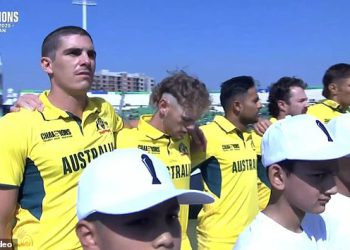 Obožavatelji su ogorčili zbog državnog incidenta himne tijekom utakmice Trophyja prvaka Australije-England