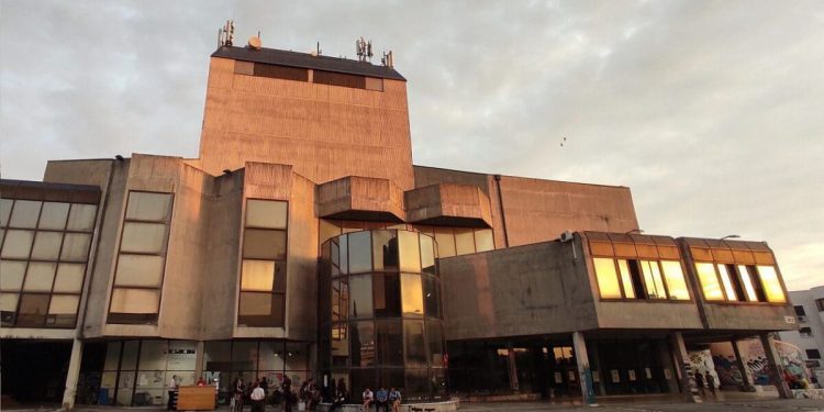 Odgođena predstava i izložba “Susret sa samim sobom”