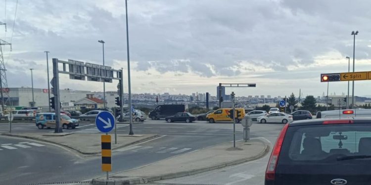 Ogromne gužve na svim ulazima u grad: “Začepilo je totalno. Ni makac”