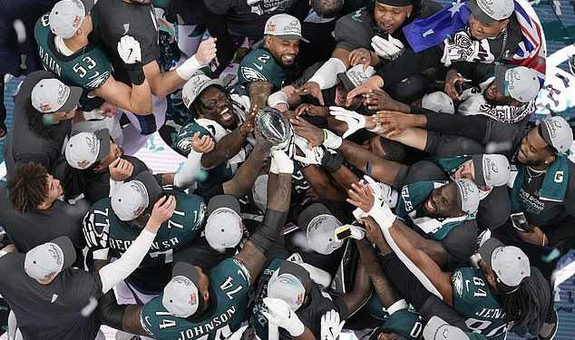 Orlovi bi bili “počašćeni” posjetiti Bijelu kuću … unatoč tome što bi Donald Trump podržao poglavarstva kako bi osvojio Super Bowl