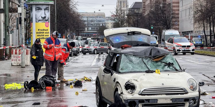 Osumnjičeni za napad u Münchenu: Sve što znamo o afganistanskom tražitelju azila Farhad N uhićen nakon što je mini odvezen u gomilu