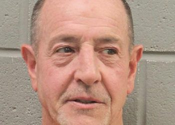 Otac Lindsay Lohan Michael ‘uhićen zbog optužbi za napad nakon što je izbacila suprugu Kate Major iz stolice’