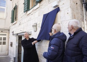 Otkrivena spomen-ploča akademiku Slobodanu Novaku na Matejuški