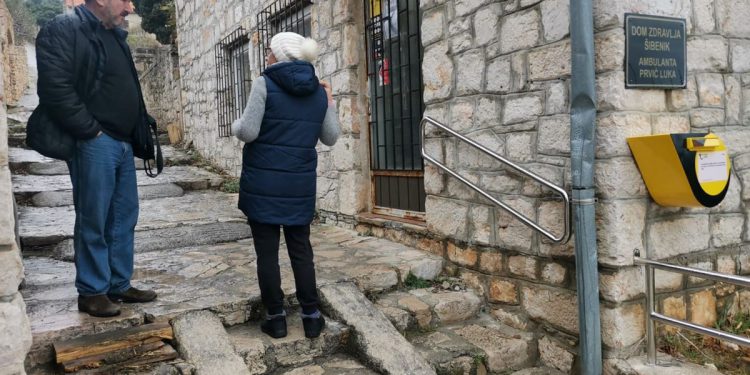 Otočani u Prvić Luci ostali bez pošte: “Ne radi već treći tjedan”