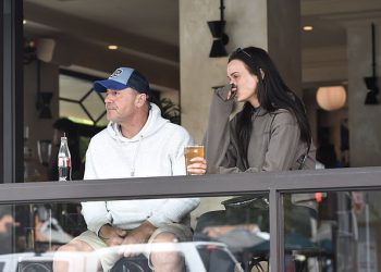 Oženjen na prvom mjestu Sierah Swepstone se raspada u suzama u Sydney Pubu dok je s Tonyjom Mojanovski pokucala piv